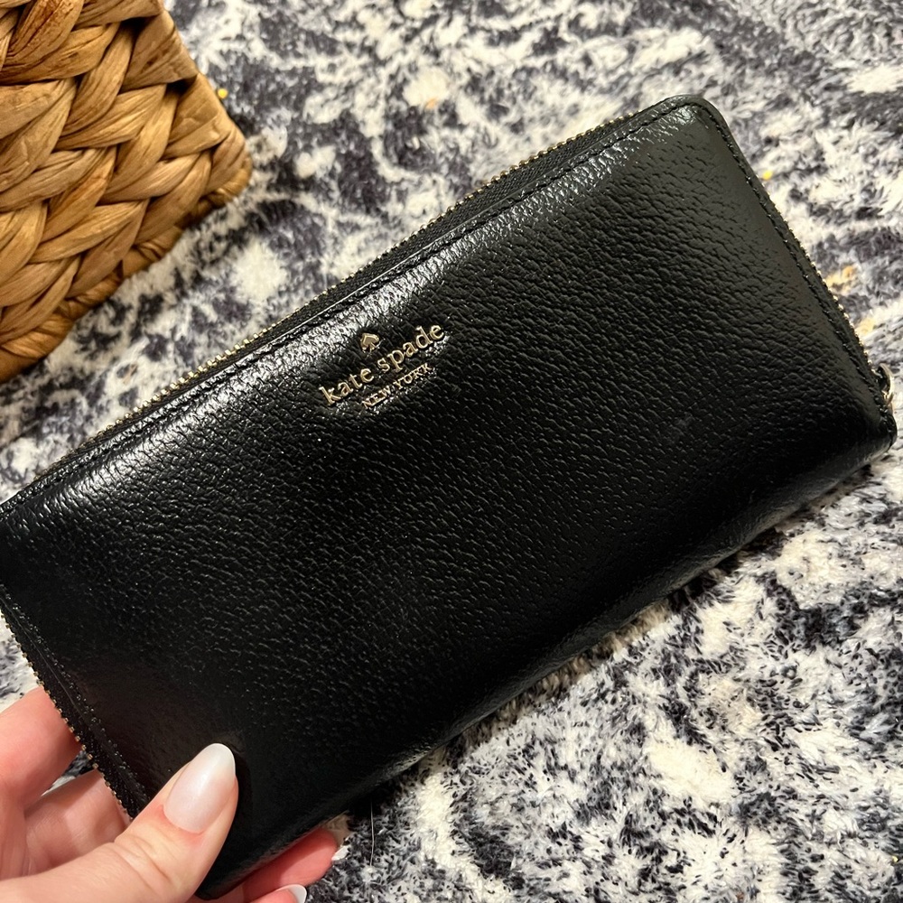✨Authentic Kate Spade ♠️ Wallet✨
